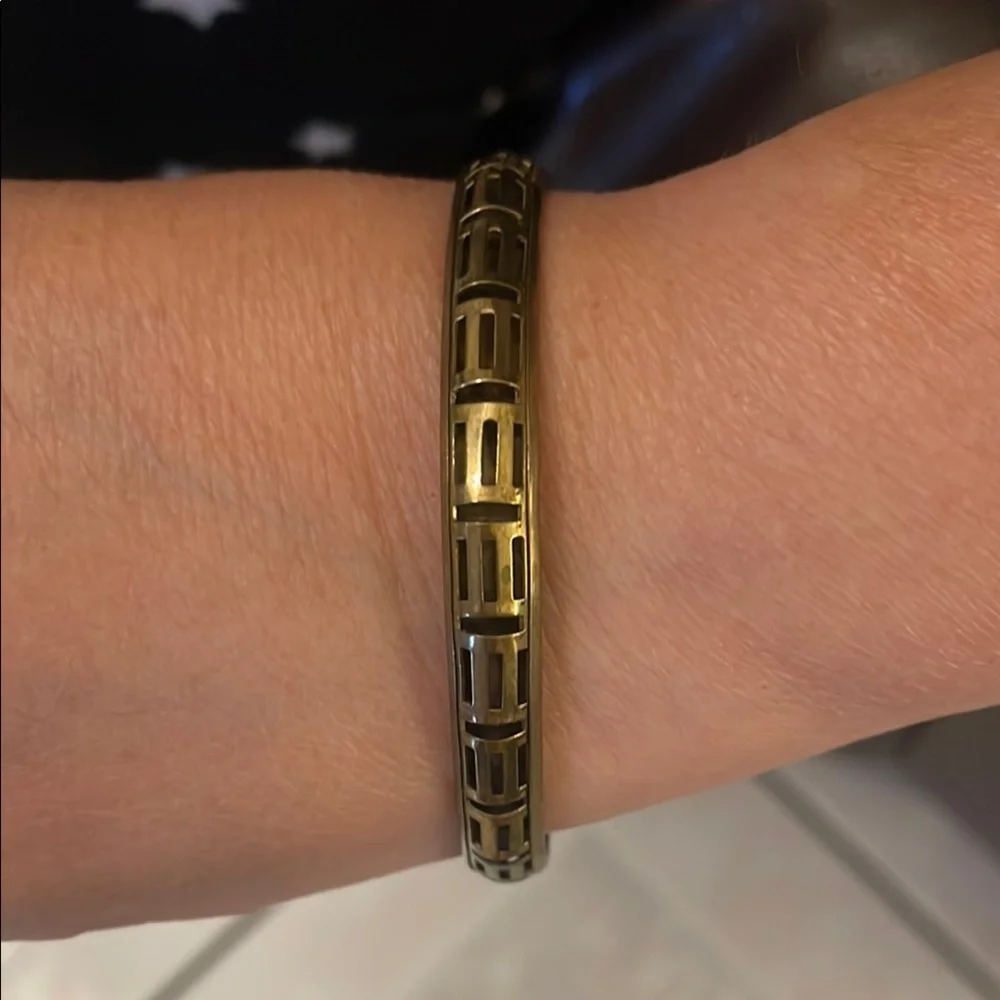 Elegant Gold Bangle Bracelet